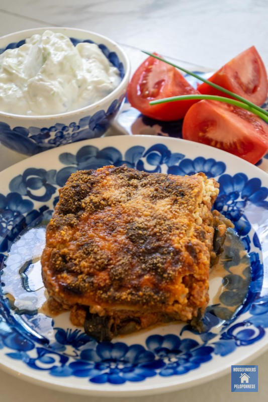 moussaka-klasyczne-greckie-danie-miesem-soja